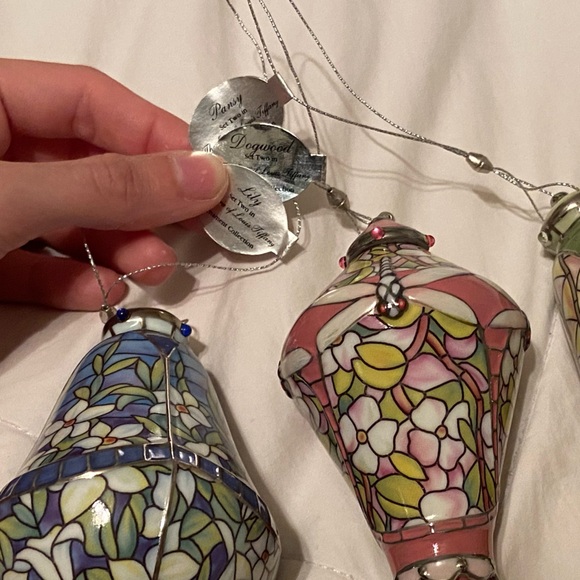BRADFORD EDITIONS LOUIS TIFFANY HEIRLOOM PORCELAIN 2001 ORNAMENTS (set of 3) - Picture 3 of 14